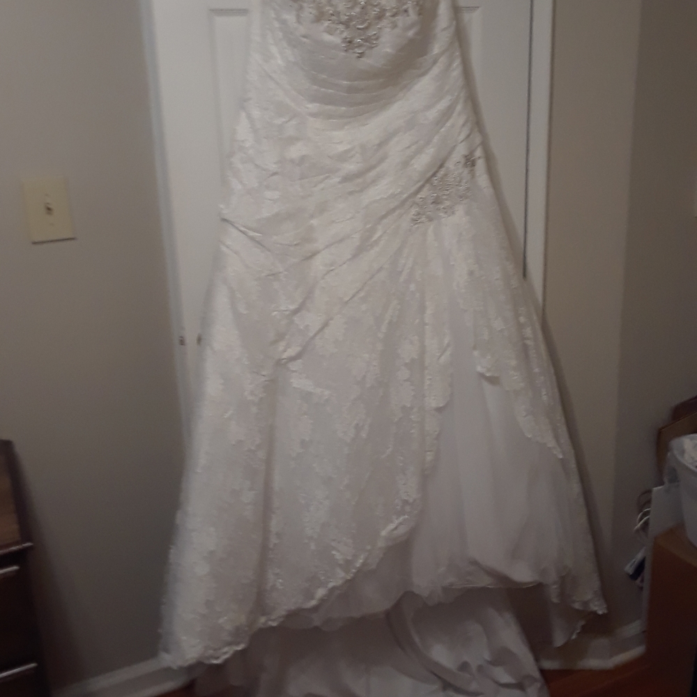 David's Bridal White Pearls Embroidered Lace Wedding Dress with Accessories